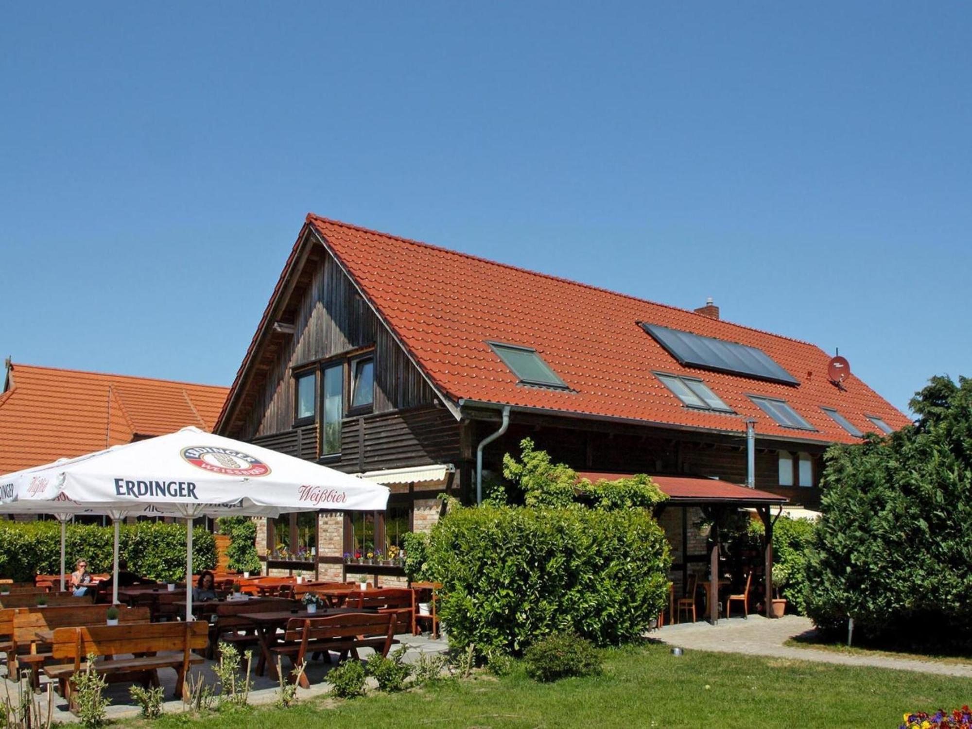 Farmstay Neuendorfkrug, Luetow Lutow Екстериор снимка
